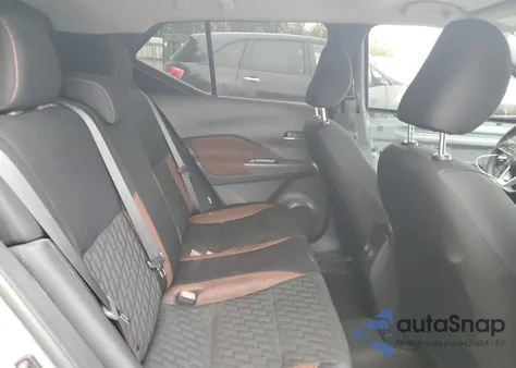 2021 Nissan Kicks Sr z USA, uszkodzony, nr VIN 3N1CP5DV3ML561123